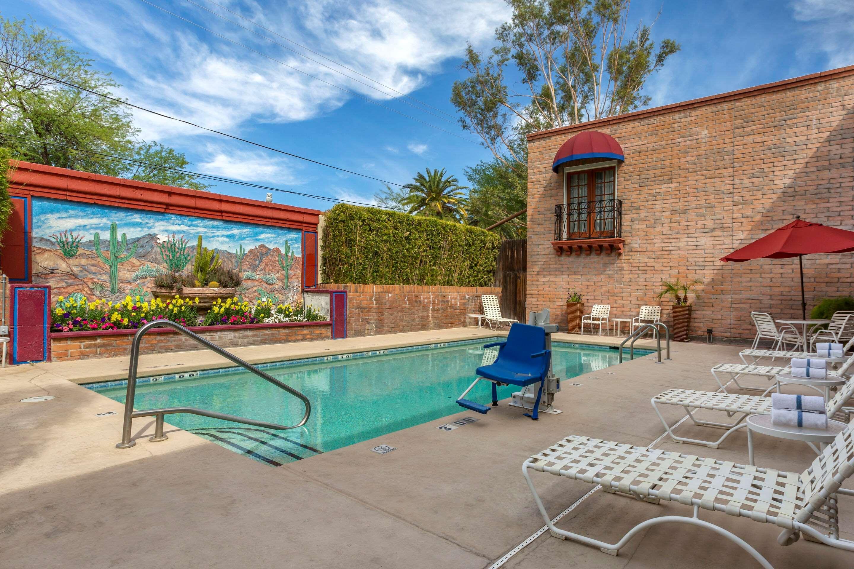 Comfort Suites At Sabino Canyon Tucson Exterior photo