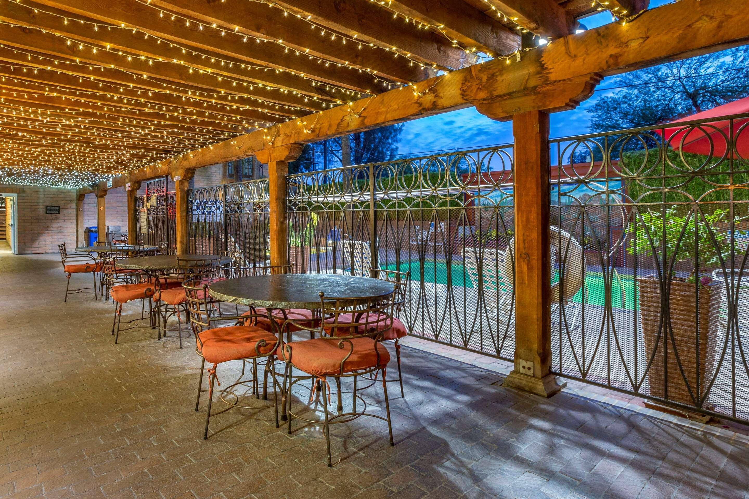 Comfort Suites At Sabino Canyon Tucson Exterior photo